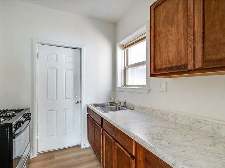 2848 S Moreland Blvd #10 — Photo 6