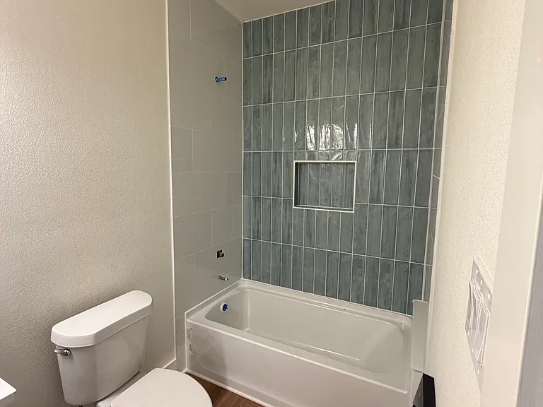547 W Highland Blvd — Photo 11