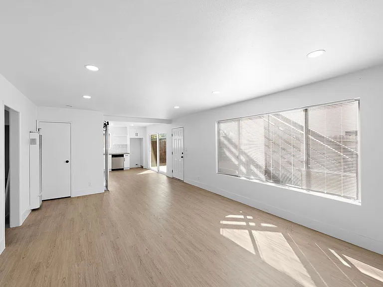 219 Avenida Santa Barbara — Photo 3