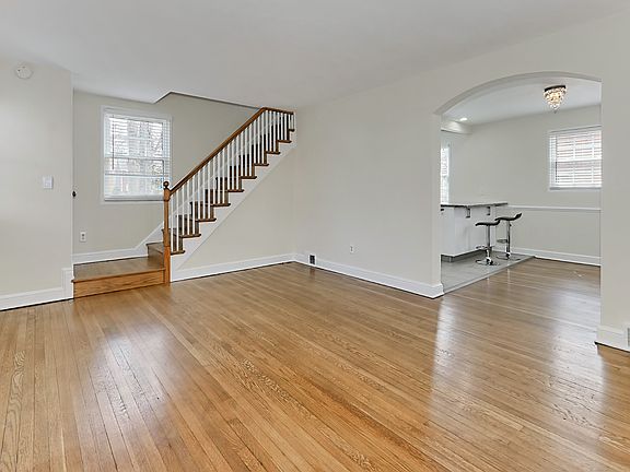 4th image of 101 S Park Dr