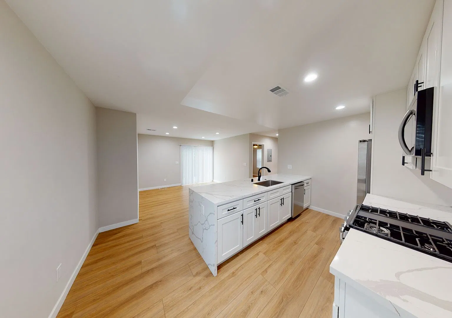 Newer Build 4BD/2BA! — Photo 2