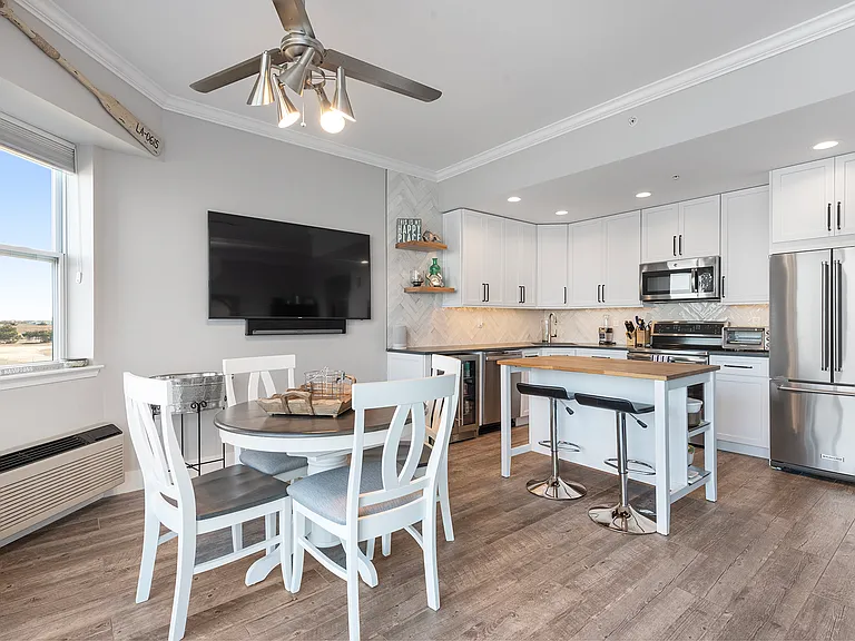 250 Dune Rd #116 — Photo 8