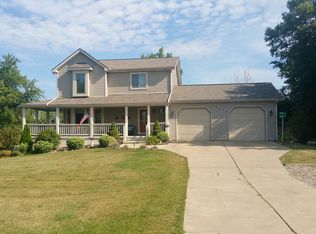 10770 Chase Lake Rd, Fowlerville, MI 48836