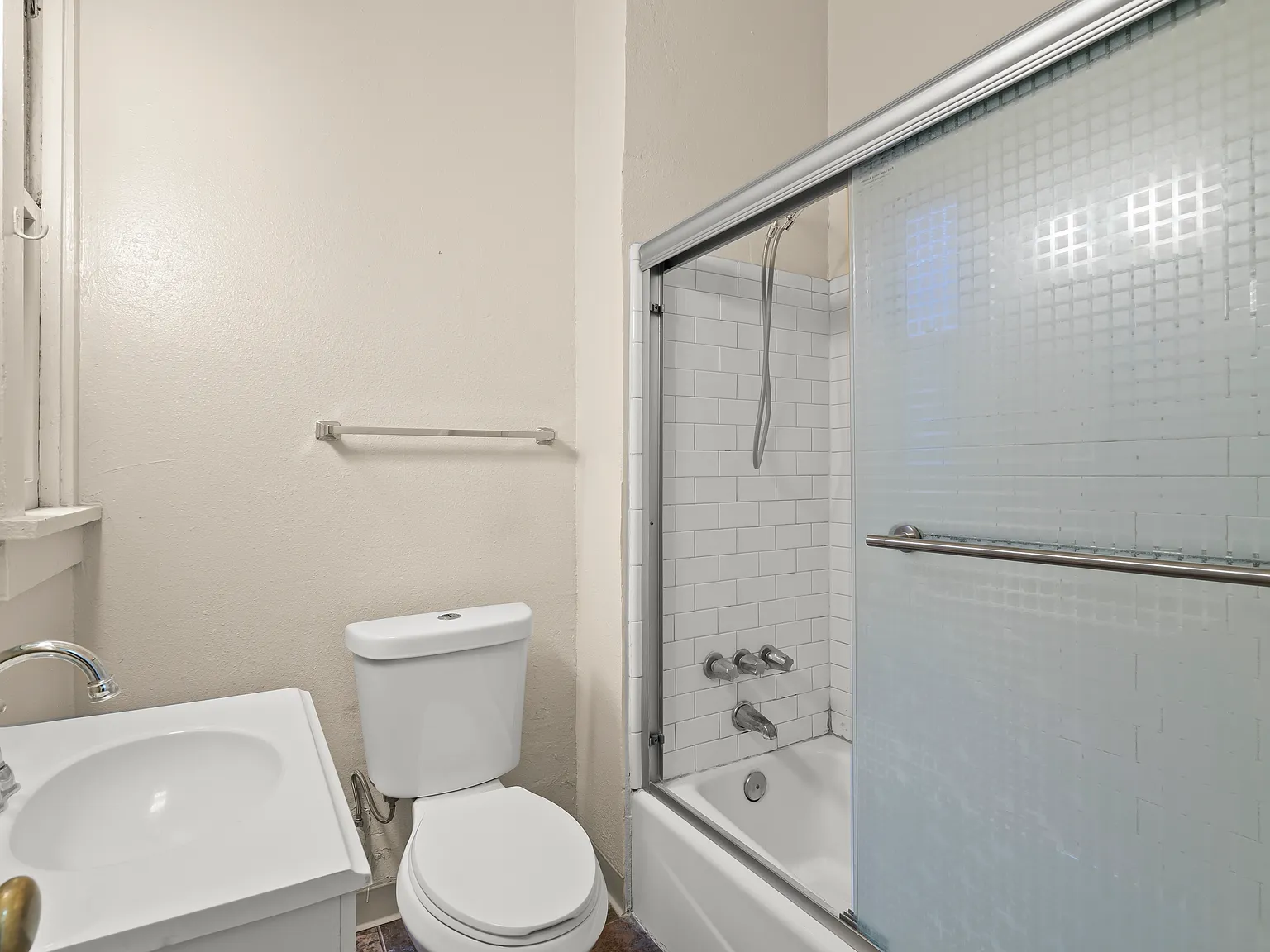 1 bed, 600 sqft, $2,400 — Photo 4