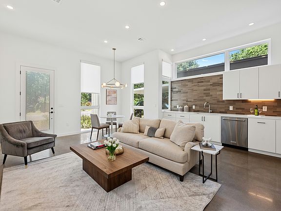 4th image of 2708 La Mesa Dr #A