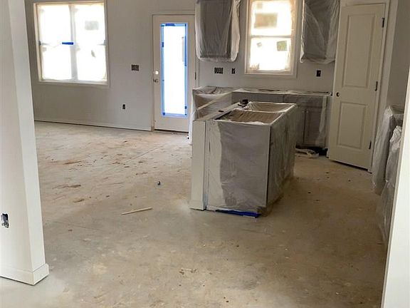 4th image of 251 Stornoway Ln #250