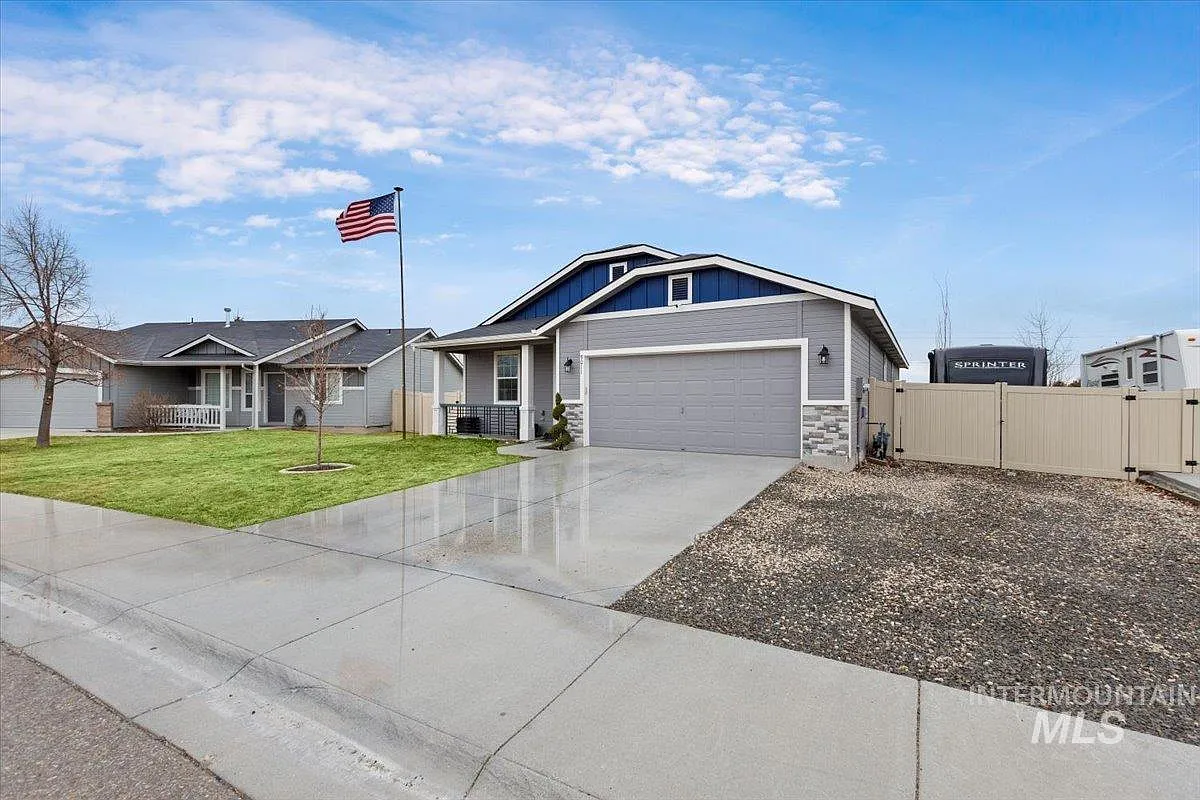Building Photo - 9011 S Royal Gala Ave