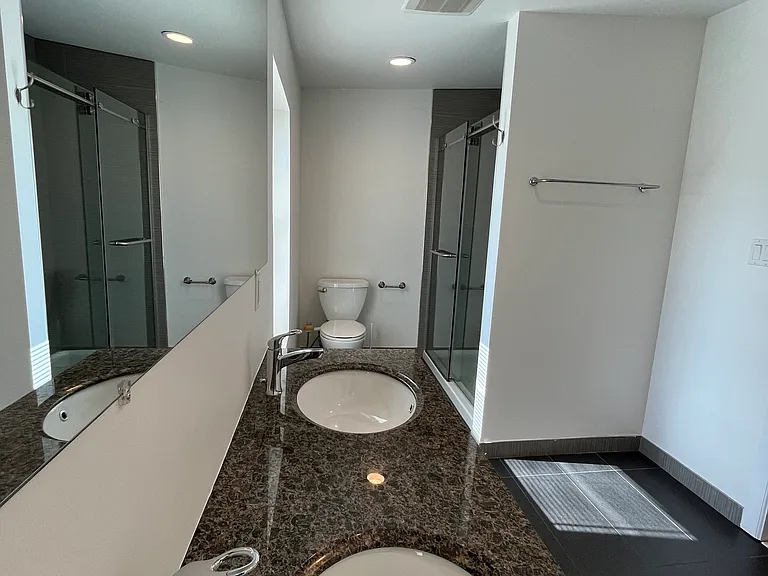115 W Allen St — Photo 16