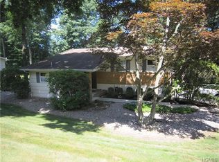 5 Orchard Ct, Chestnut Ridge, NY 10977