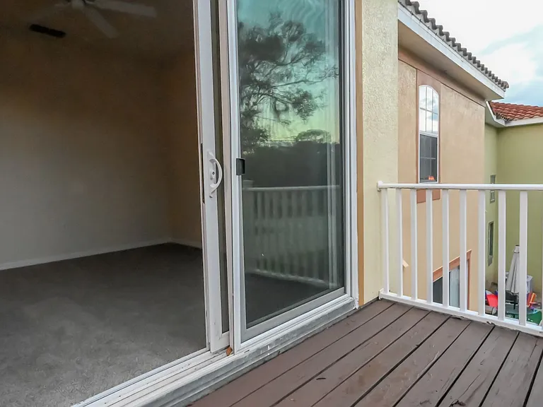 704 Monroe Cir #D — Photo 29