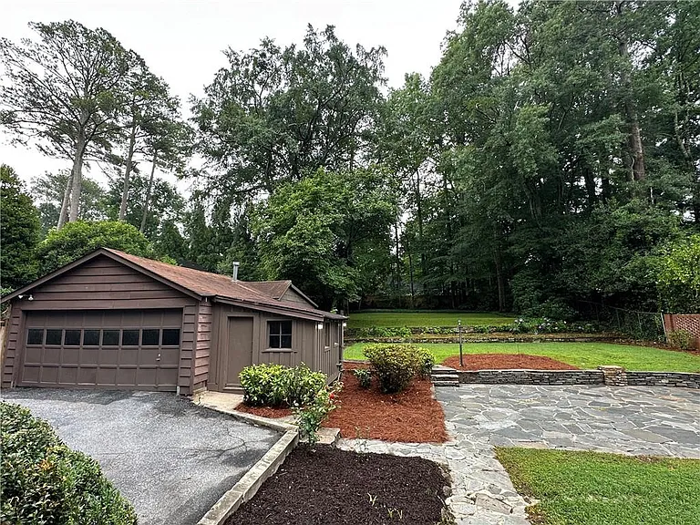 935 Stovall Blvd NE — Photo 34