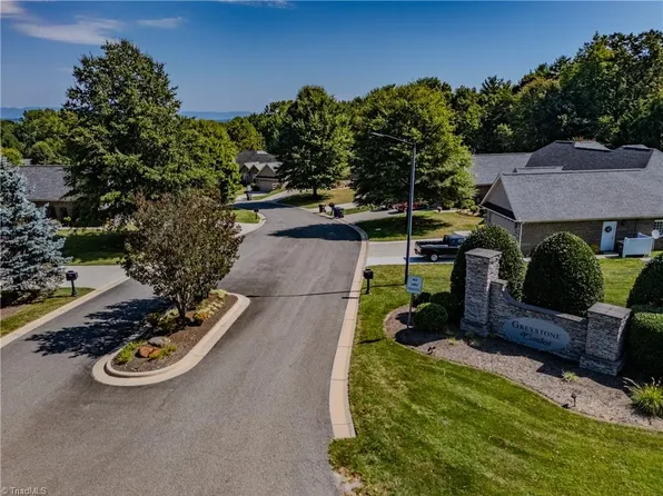 144 Greystone Ln, Mount Airy, NC 27030