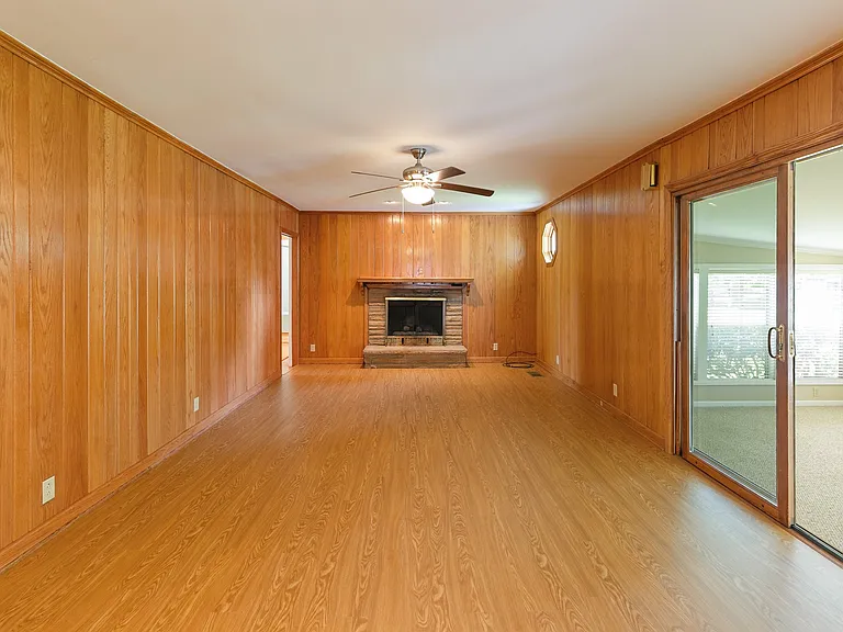 3228 Lakeshore Dr — Photo 29
