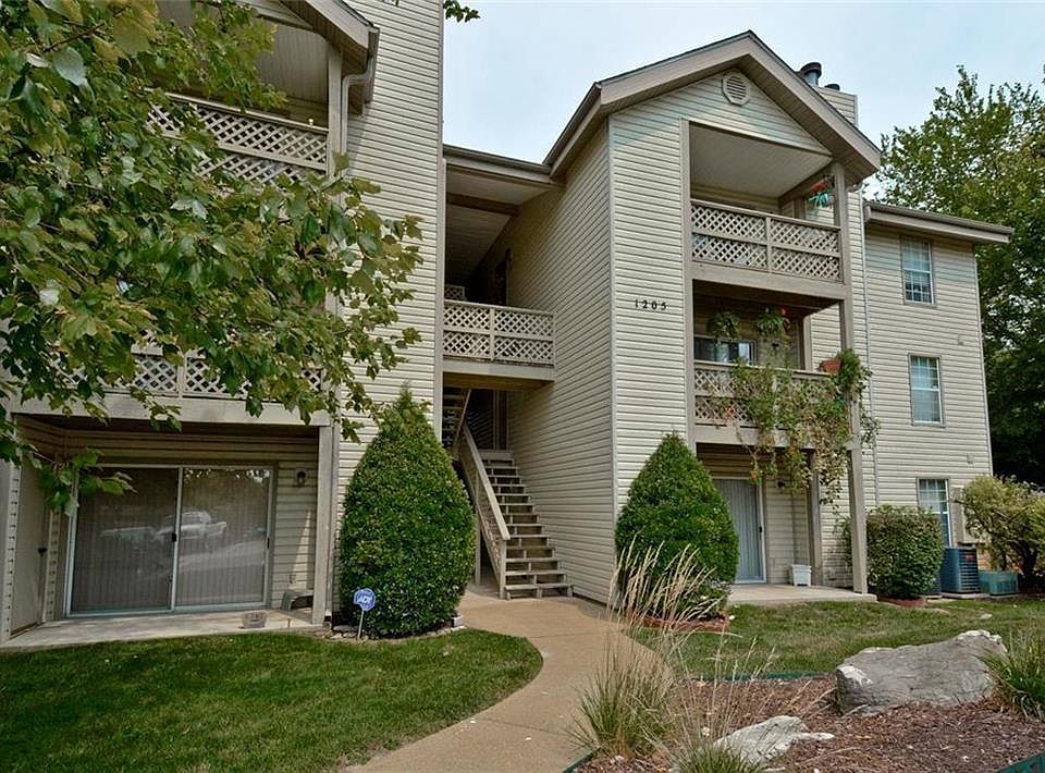 1st image of 1205 Mangrove Ln APT 7