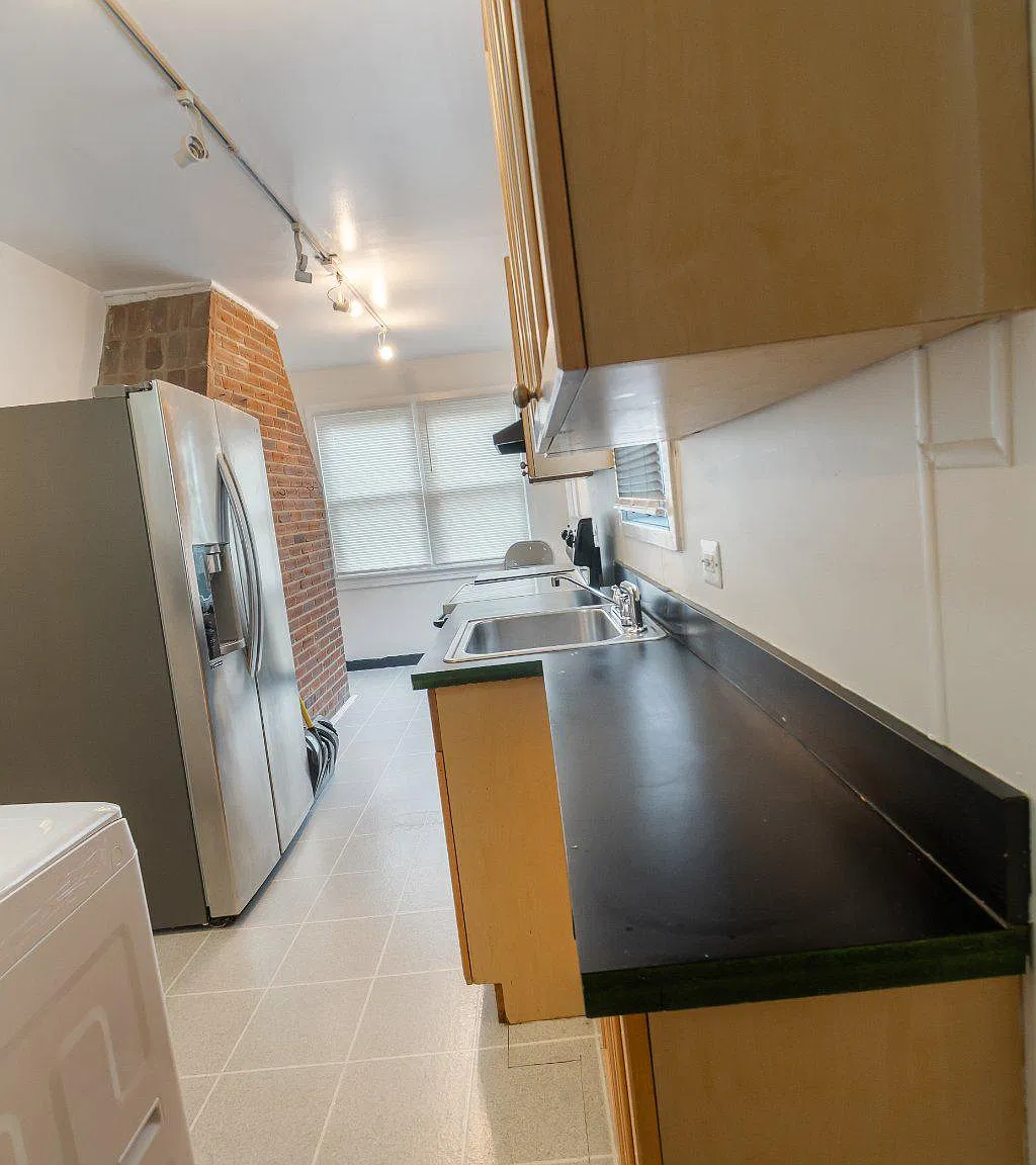 2 bed, 1.0 bath, 2499 sqft, $2,150 — Photo 4