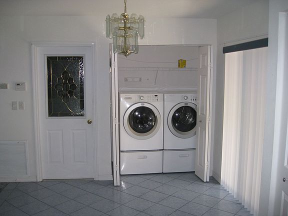5th image of 10100 Carolina St