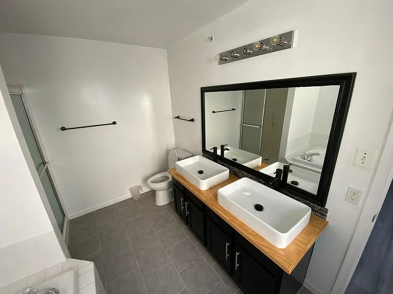 325 Girard Ave — Photo 13