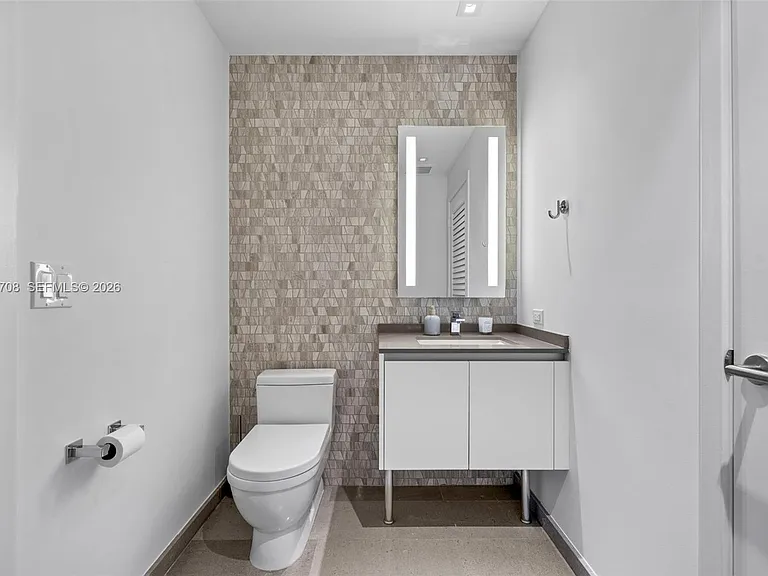 88 SW 7th St #809 — Photo 21