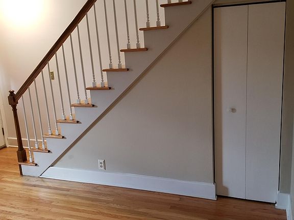 2nd image of 179 Eagle St #2