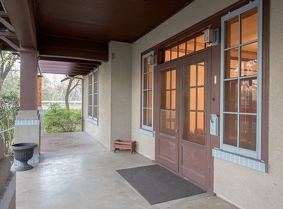4th image of 313 E San Antonio St
