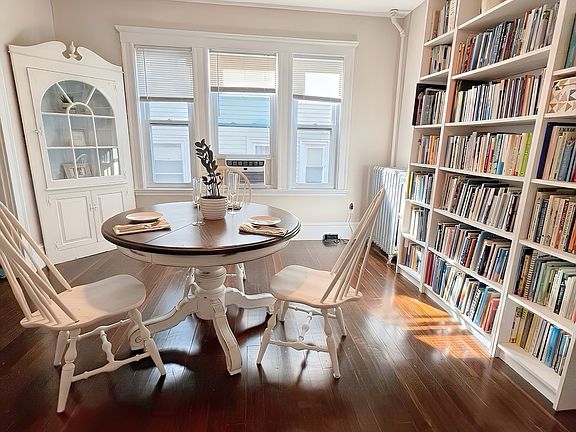 2nd image of 26 Roslyn St #1