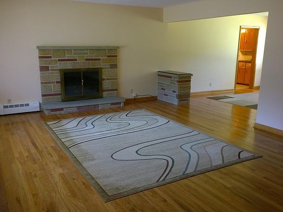 3rd image of 585 Mardon Ave