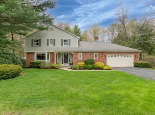 28 Canterbury Ln, Longmeadow, MA 01106