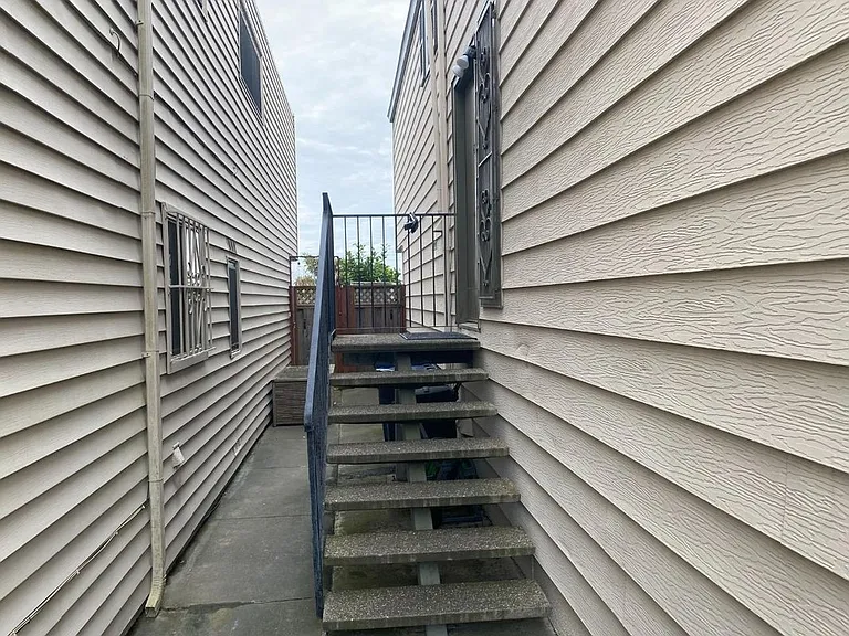 81 Camelot Ct — Photo 2