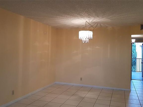 4th image of 1931 Sabal Palm Dr