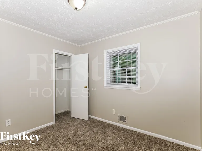 1334 Labelle St — Photo 9