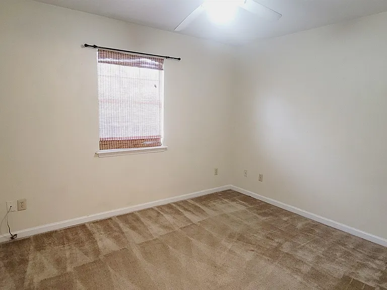 836 W Georgia St #B — Photo 13