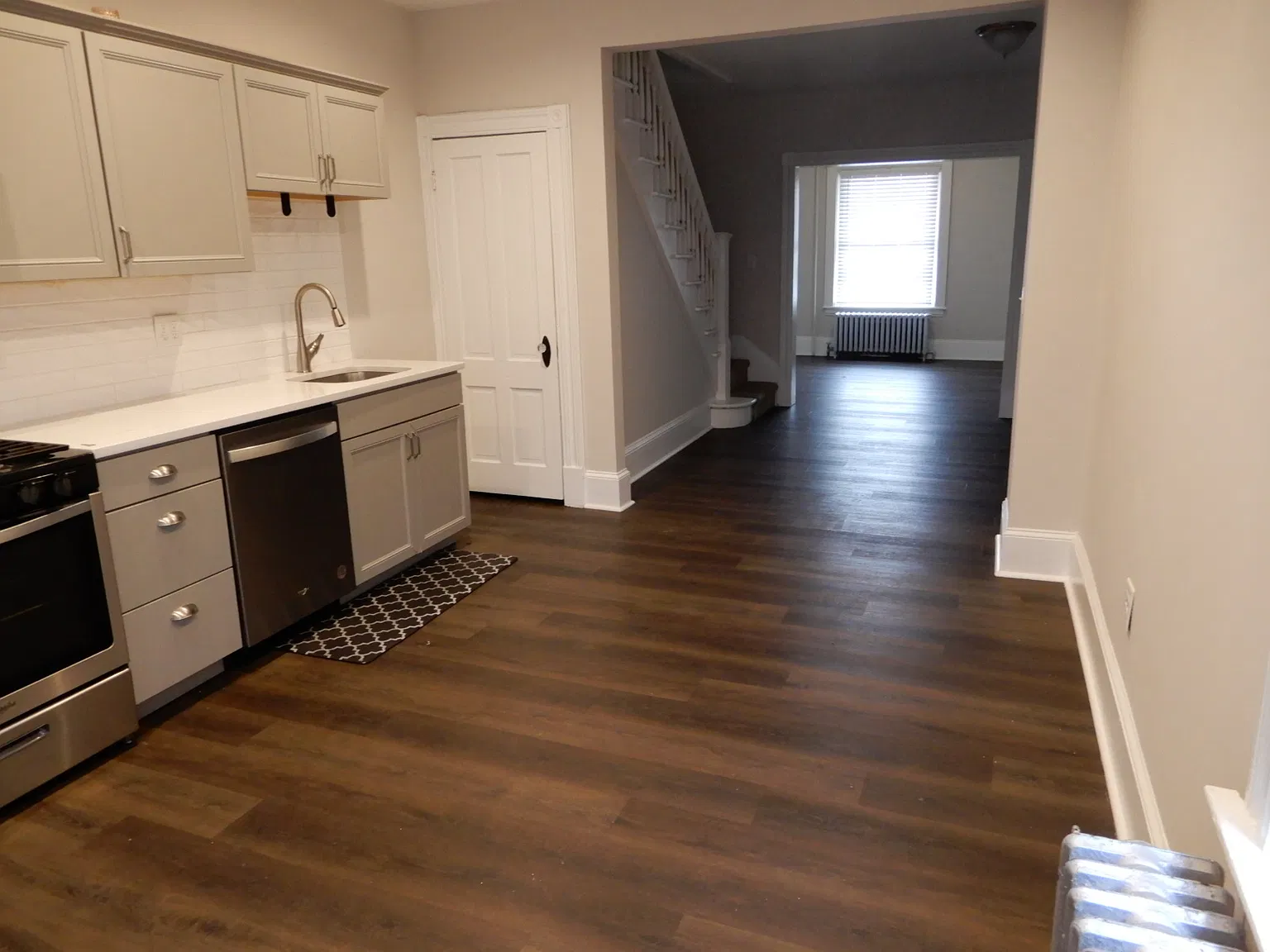 3 bed, 1.5 bath, 1100 sqft, $2,000 — Photo 4