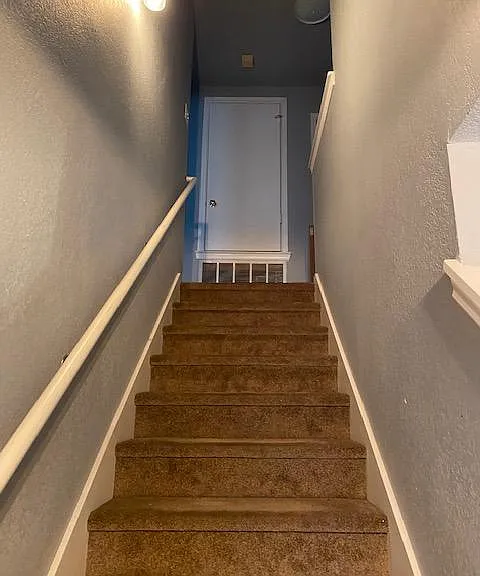 47 Latrobe Post — Photo 10