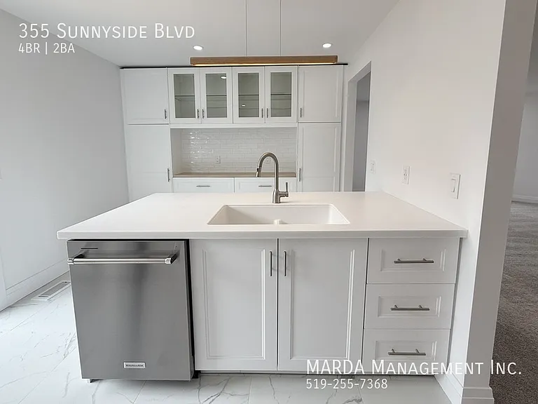 355 Sunnyside Blvd — Photo 15