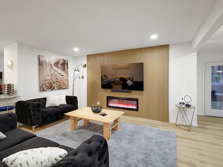 8005 Woodhue Rd — Photo 15