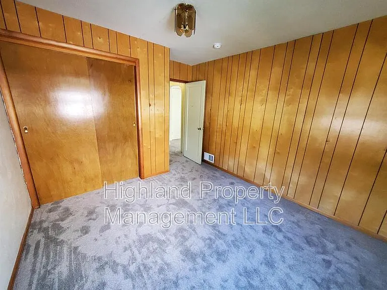 152 SE Water St #A — Photo 8