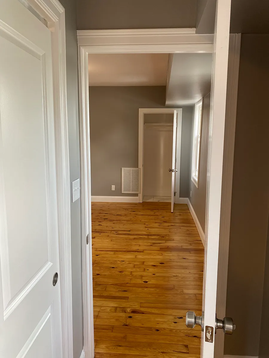 Building Photo - 1190 Plymouth Ave #2N