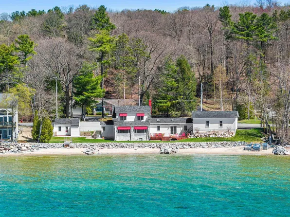 7265 Peninsula Dr, Traverse City, MI 49686