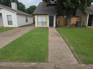 2702 Parkchester Dr, Arlington, TX 76015