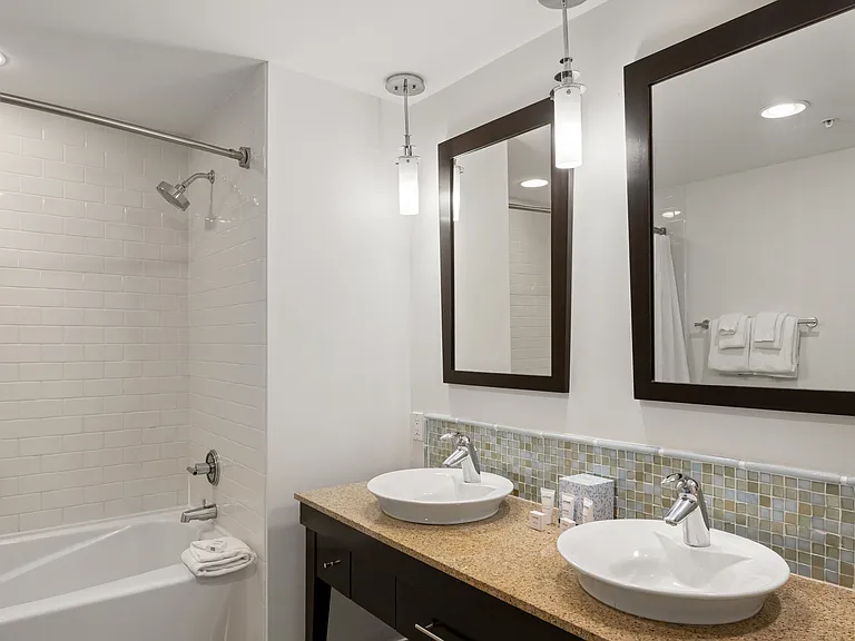 Master vanity & tub/shower