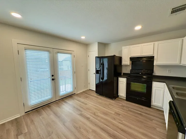 240 New Country Rd — Photo 4