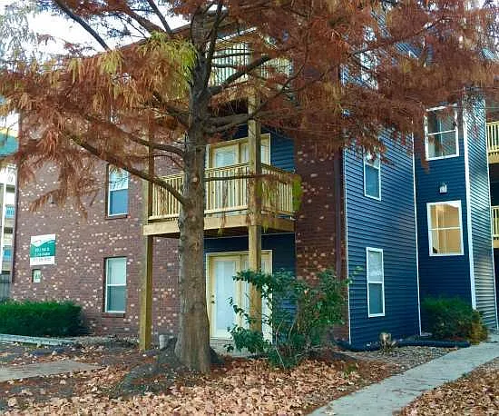 810 S Oak St — Photo 1