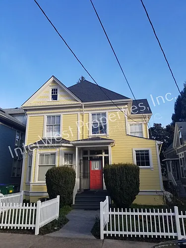 2257 NW Hoyt St Photo 1