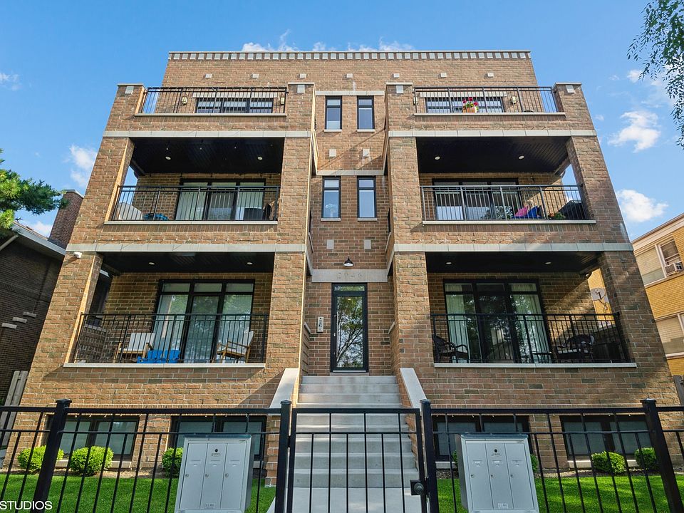 1st image of 2046 W Foster Ave #2E