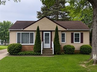 1372 Churchill Rd, Lyndhurst, OH 44124