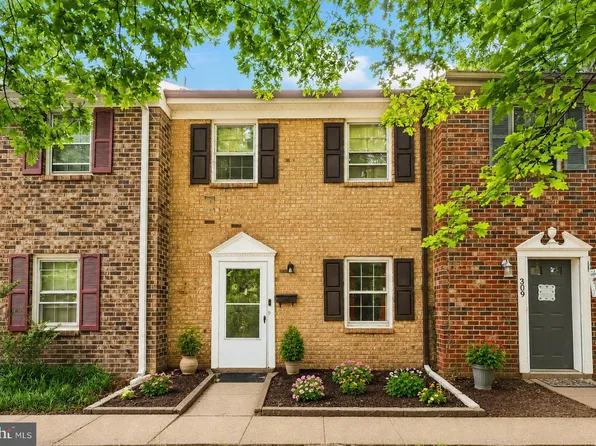 307 Olde Greenwich Dr, Fredericksburg, VA 22408