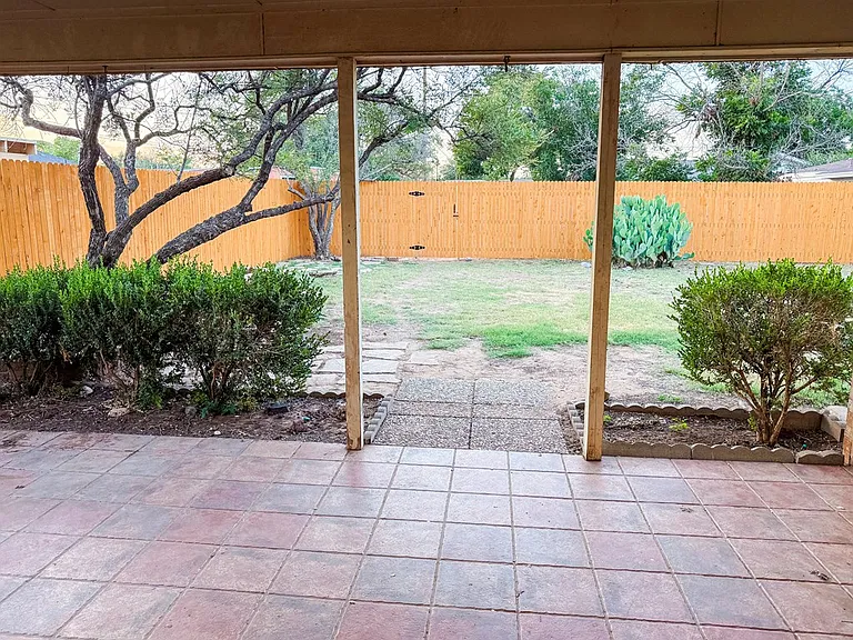 2605 Cambridge St — Photo 23