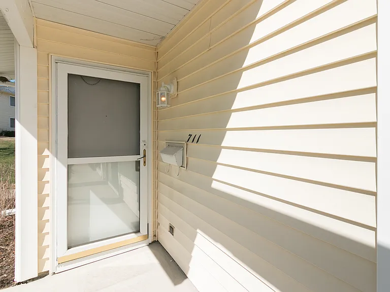 711 Sunfish Pt — Photo 2