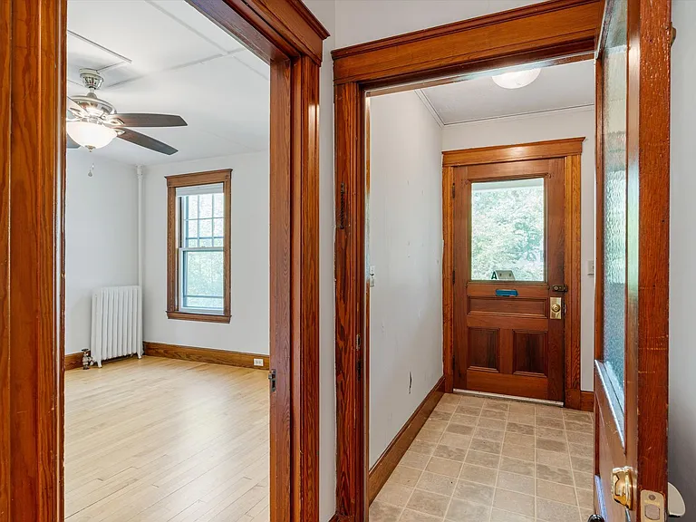 34 Lyndon St #A — Photo 5