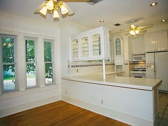 5th image of 1203 W San Antonio St